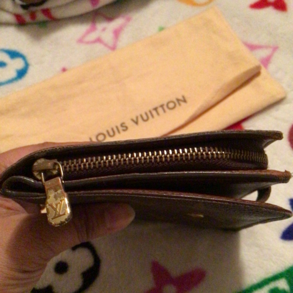 💯 % Authentic PASSPORT WALLET - Picture 10 of 15